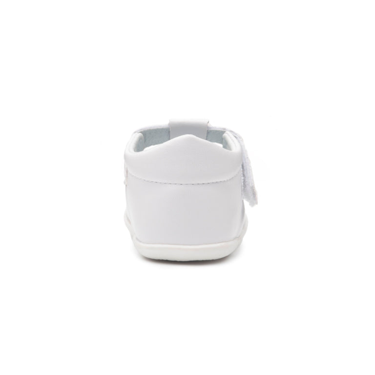 White wide fit kicks with soft sole for toddlers and infants